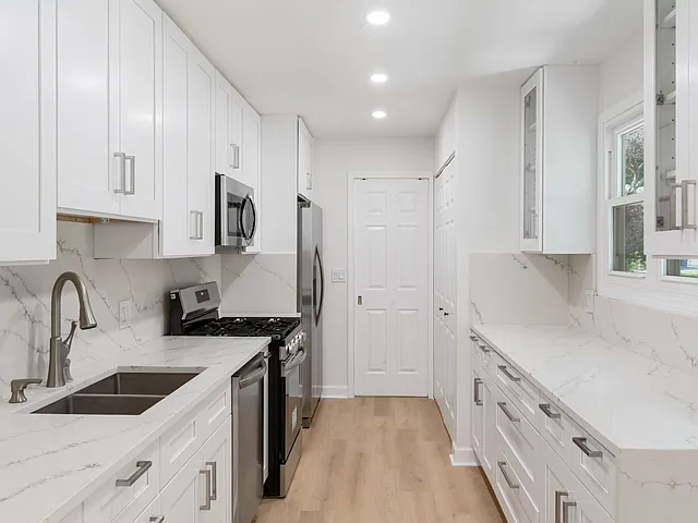 329 Marion Ct — Photo 11