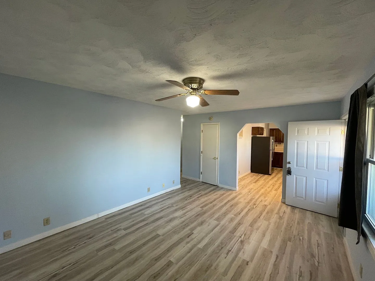 2 Bed 1.5 Bath in Twin Lakes Subdivision — Photo 3