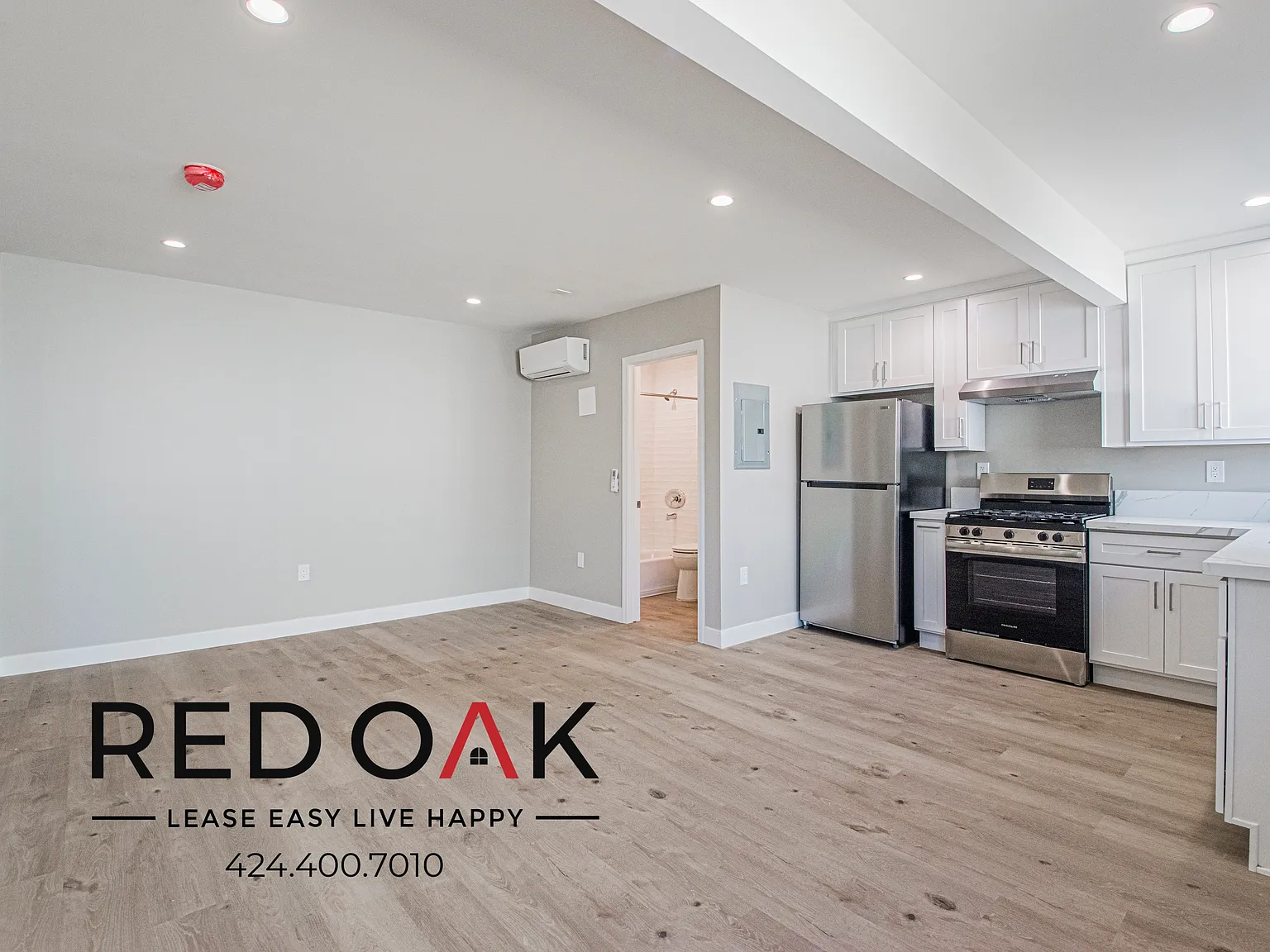 Bright and Welcoming One Bedroom with Open Floor Plan and Included Parking ~ In Prime LA! — Photo 2