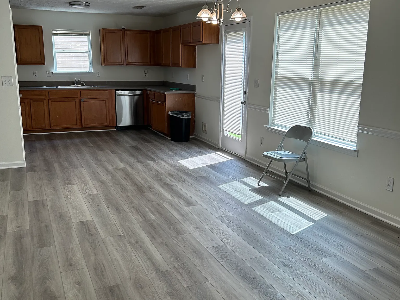 4 bed, 3002 sqft, $2,600 — Photo 3