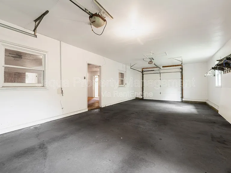 4420 Croyden Ave — Photo 11