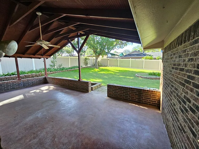 405 Atkerson Ln — Photo 28