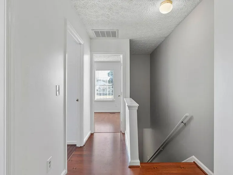 8228 Wynewood Ct — Photo 17