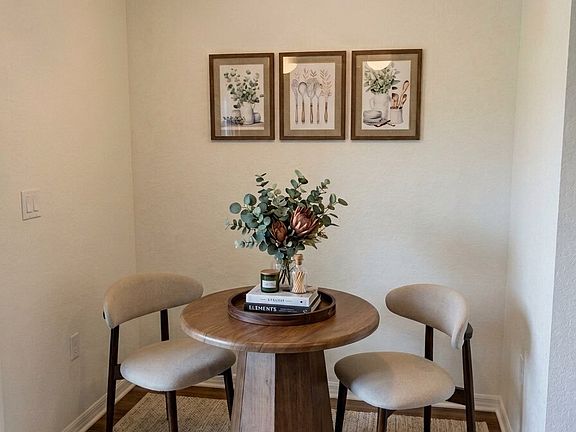 5th image of 100 Laurel Cir #1107