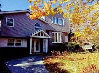 2 Old Oak Ct, Syosset, NY 11791