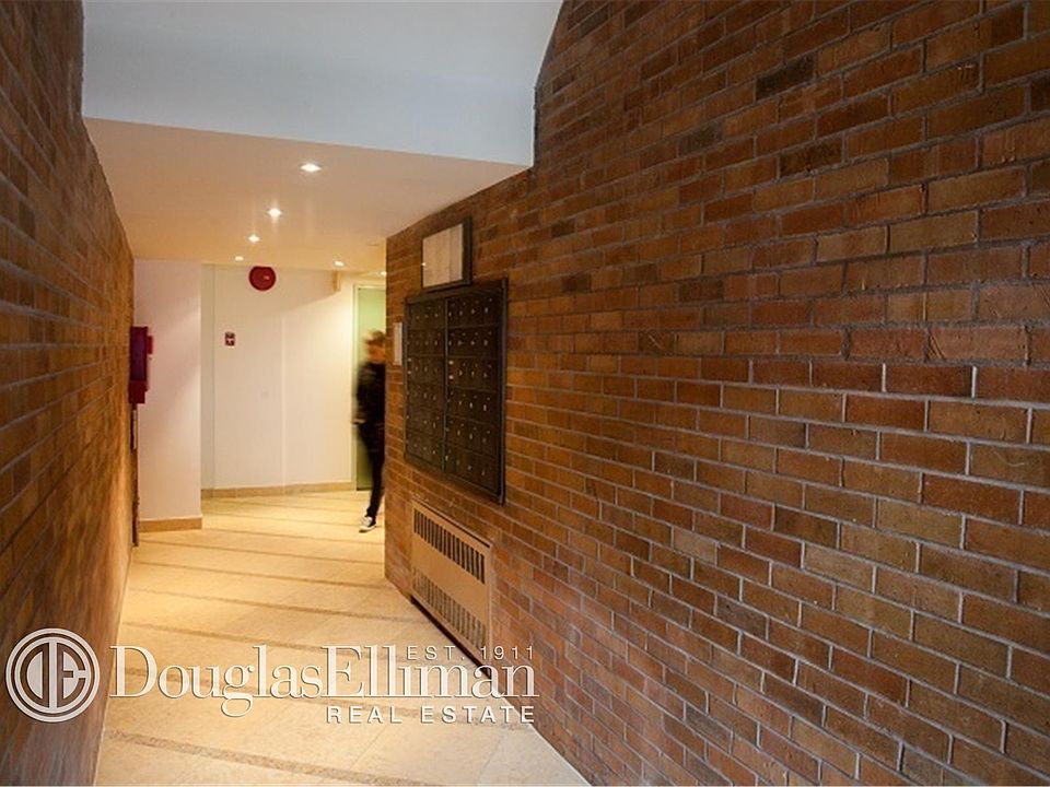 2nd image of 690 Greenwich St APT 5G