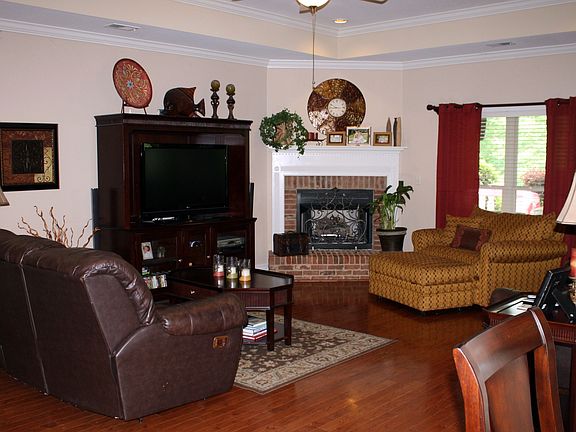 3rd image of 575 Park Lake Ln
