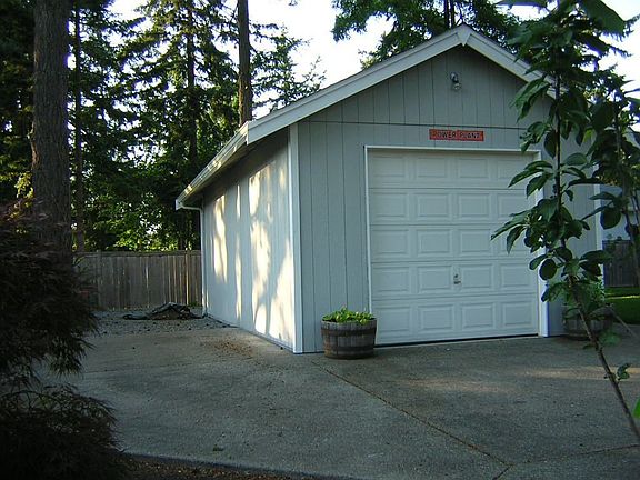 Extra detached garage and RV parking