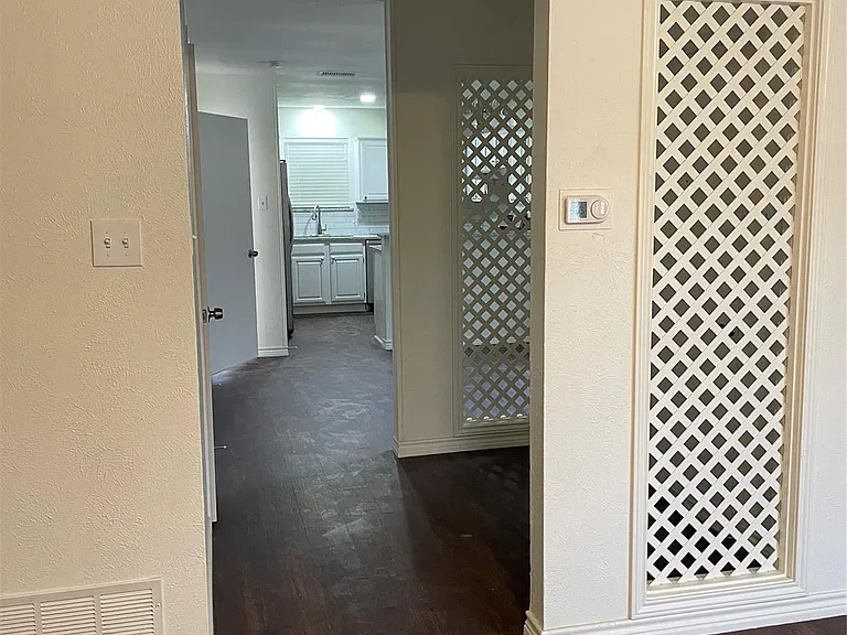 5412 Village Green Dr — Photo 10
