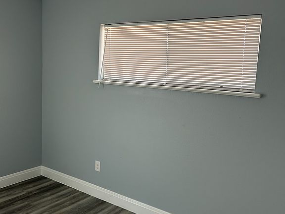 3rd image of 5409 Manor Rd