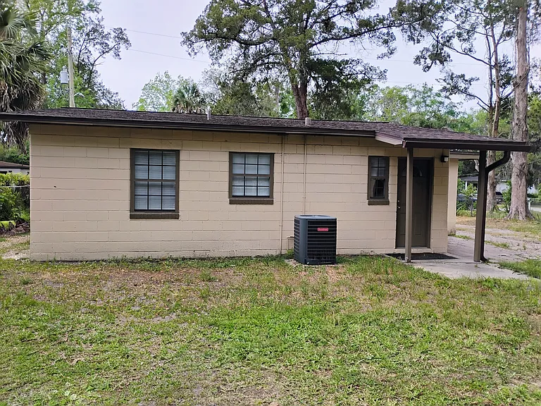 3533 Centerhill Dr N — Photo 22