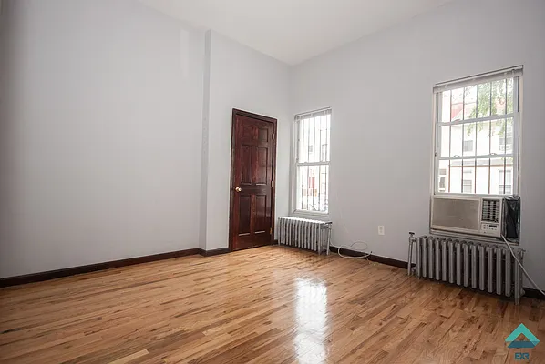 Rented by EXR | media 9