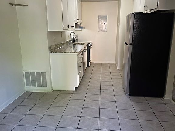 4th image of 220 Jockey Club Dr #1