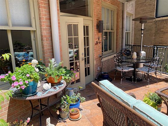4th image of 411 W 7th St APT 401