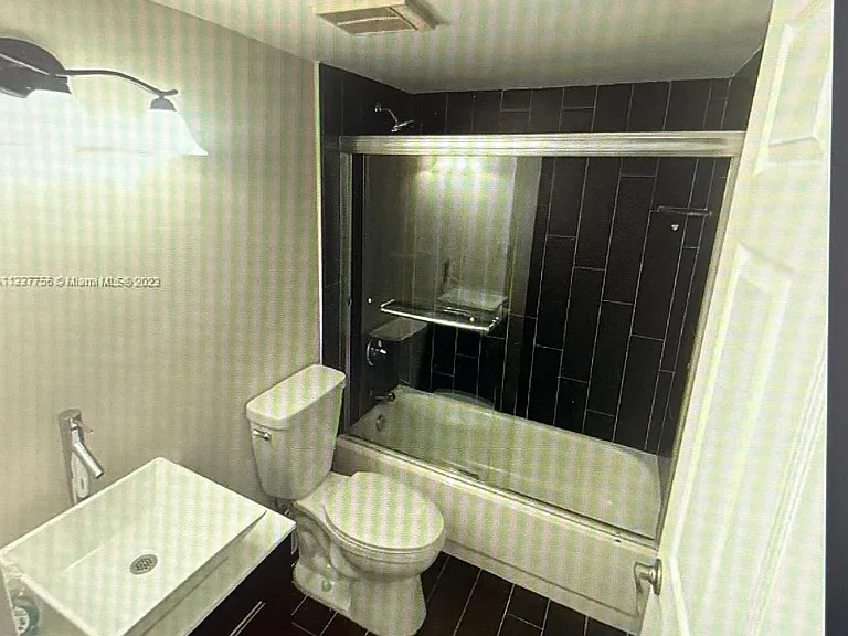 1720 NW North River Dr #408 — Photo 23