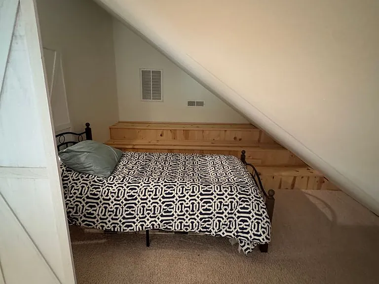 210 A J Ln — Photo 12