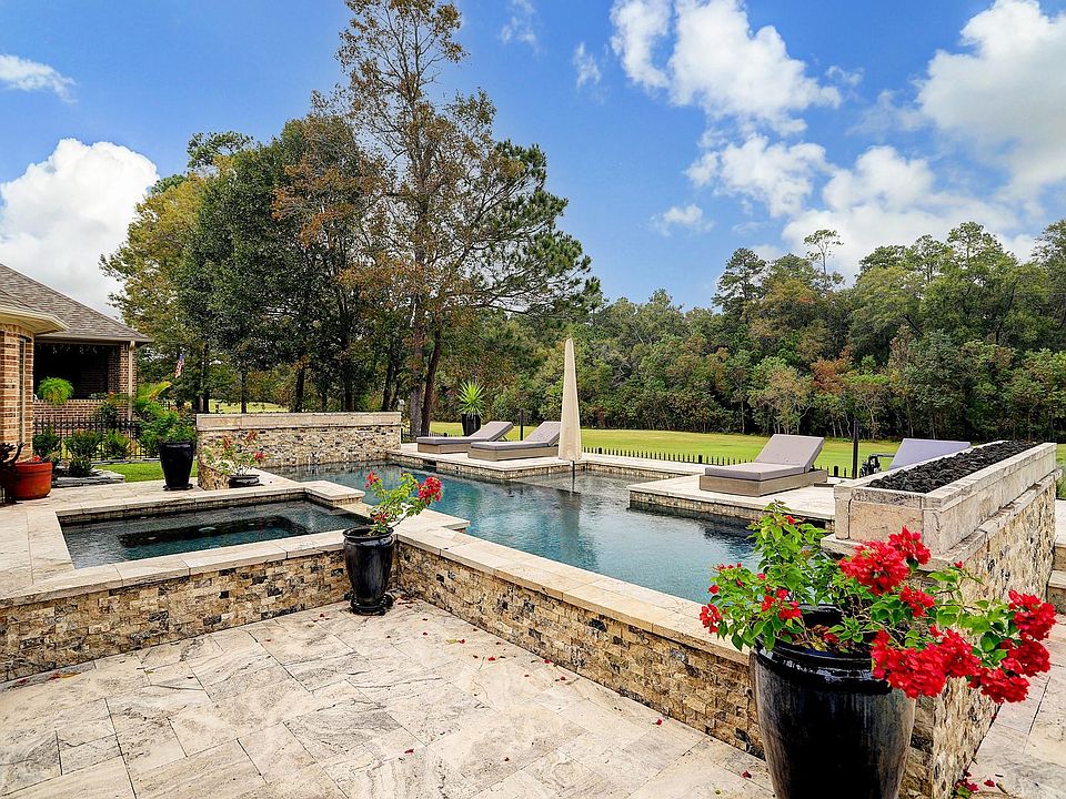 1st image of 3211 N Cotswold Manor Dr