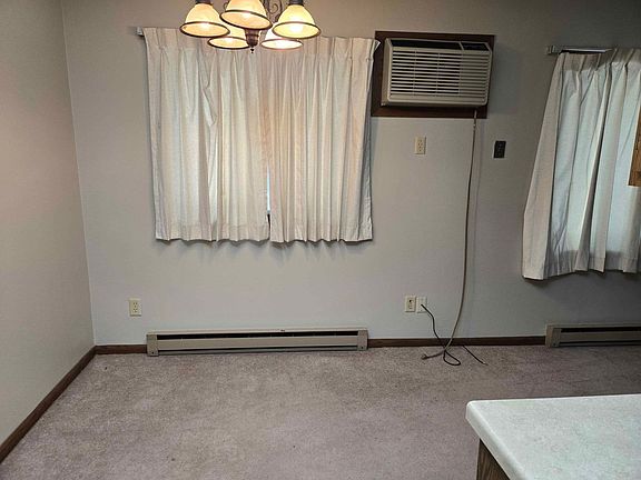 4th image of 2552 Spooner Ave #203