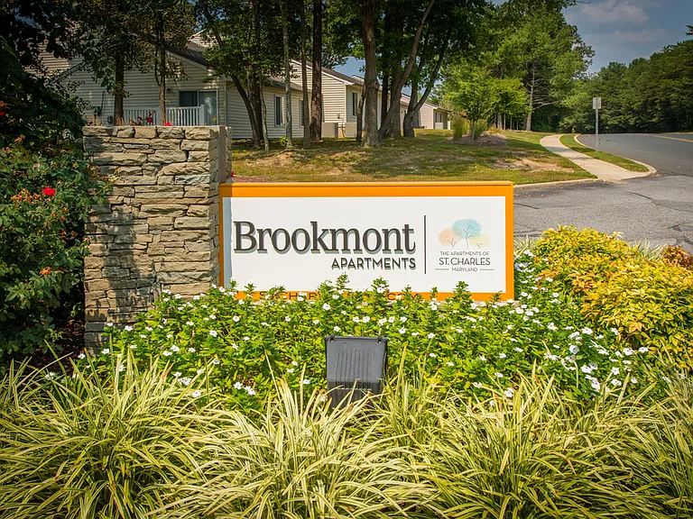 Brookmont Apartments — Photo 1