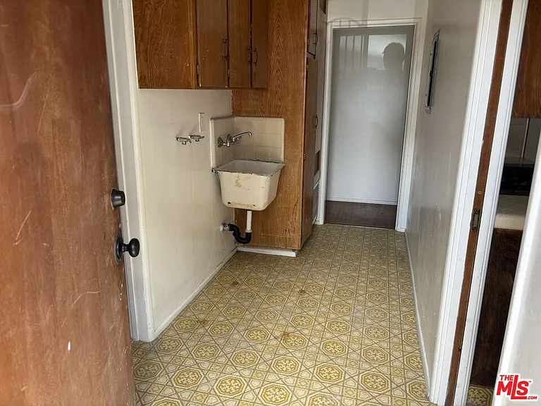 366 E Hillsdale St — Photo 12