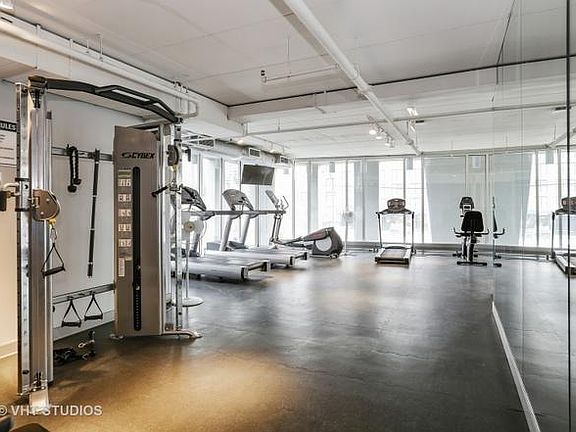 2nd image of 740 W Fulton St #1410