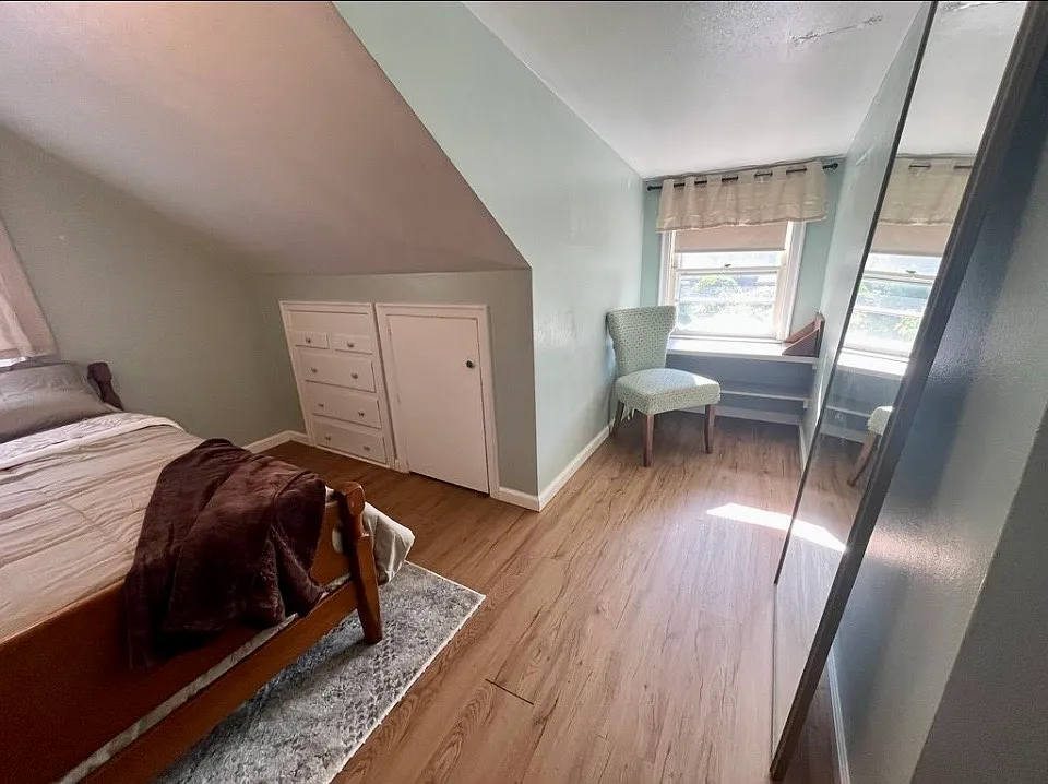 4 bed, 2.5 bath, 1783 sqft, $2,400 — Photo 2
