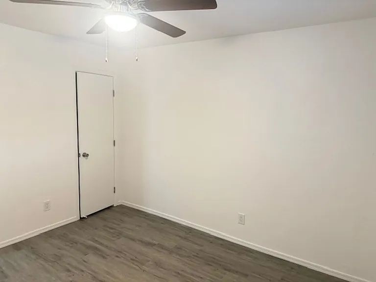 1 bed 1 bath with storage unit — Photo 46