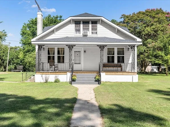 661 N Main St, Brodnax, VA 23920