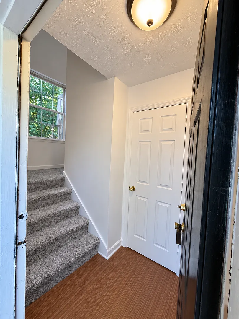2 Bedroom 1 Bath Upstairs Unit — Photo 4