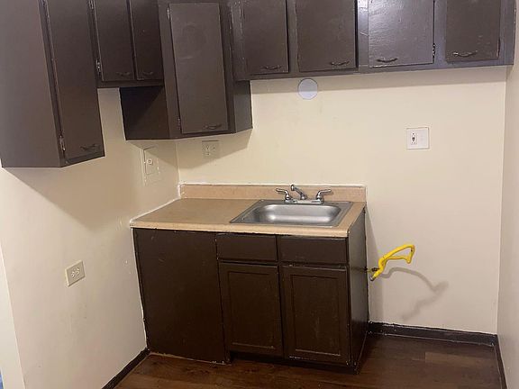 5th image of 464 W 16th St #2C
