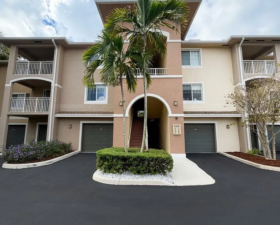 6458 Emerald Dunes Dr #208
