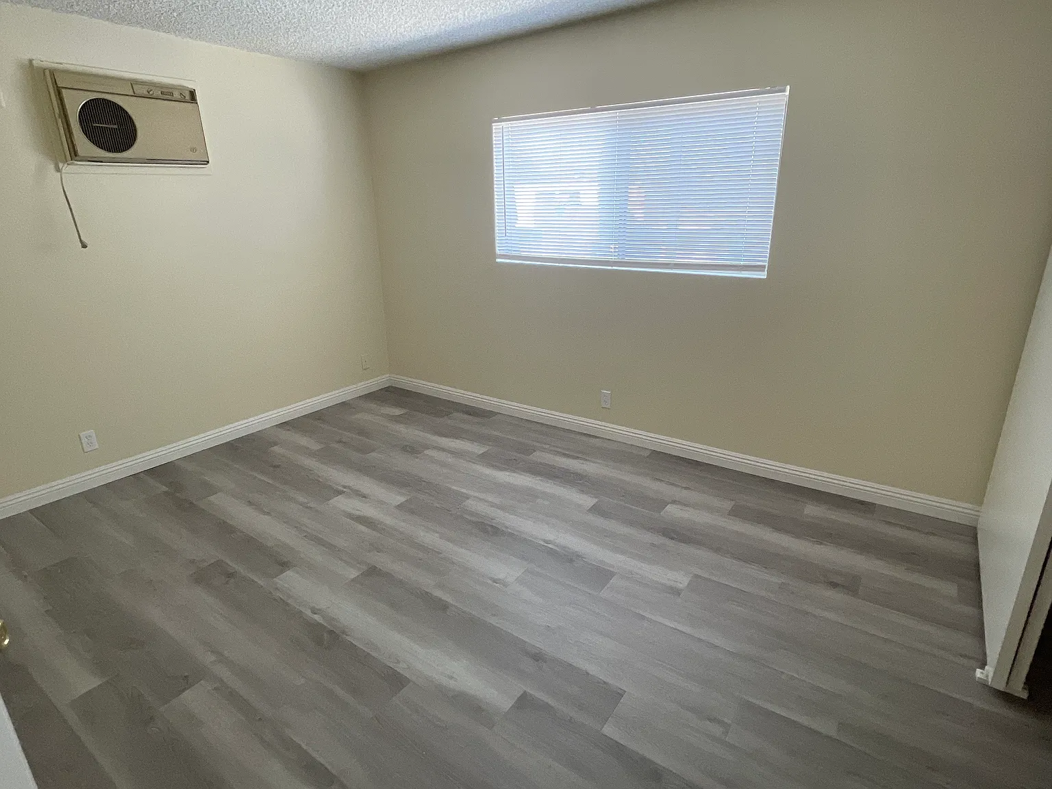 342 Redondo Ave — Photo 4