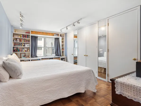 136 East 56th Street image 4 of 5