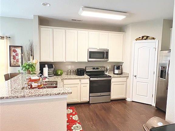 4th image of 217 Waterside Dr