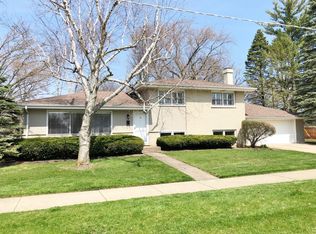 201 N Stratford Rd, Arlington Heights, IL 60004