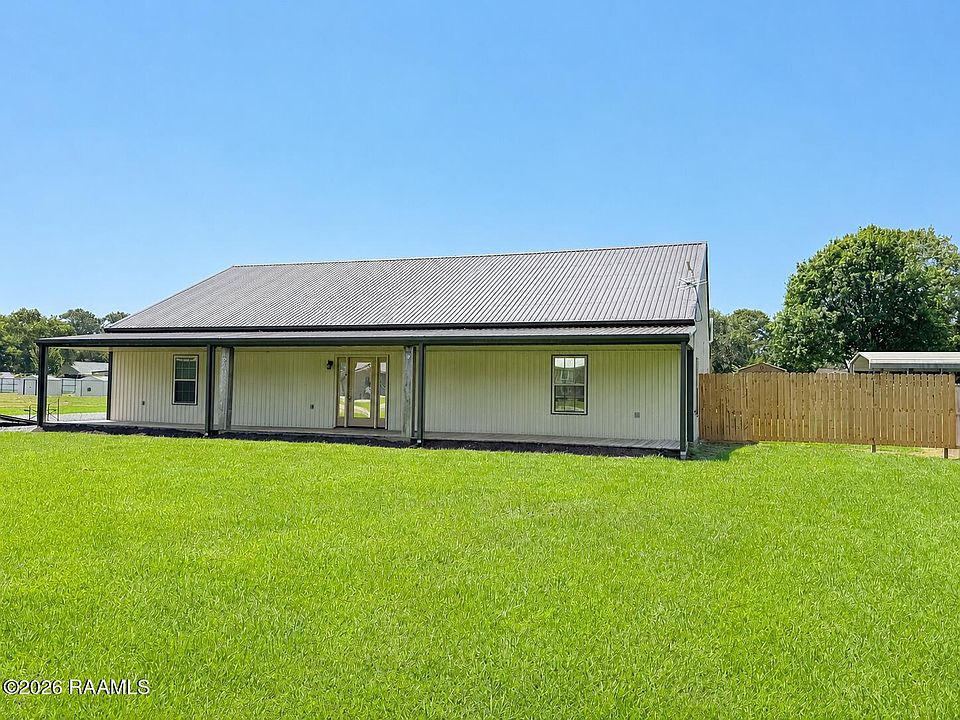 2nd image of 422 Longwood Dr