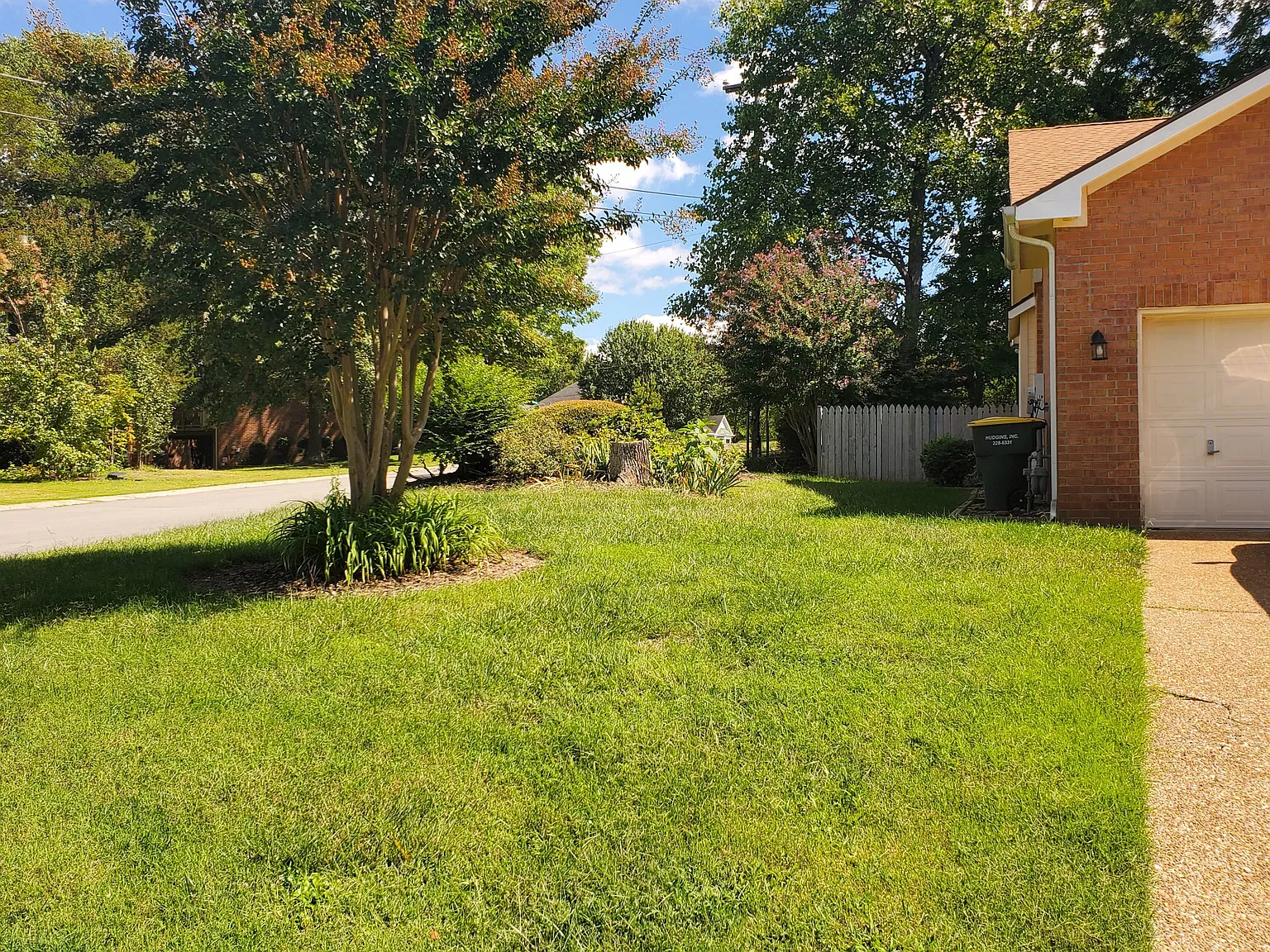 3 bed, 2.0 bath, 1650 sqft, $2,400 — Photo 2