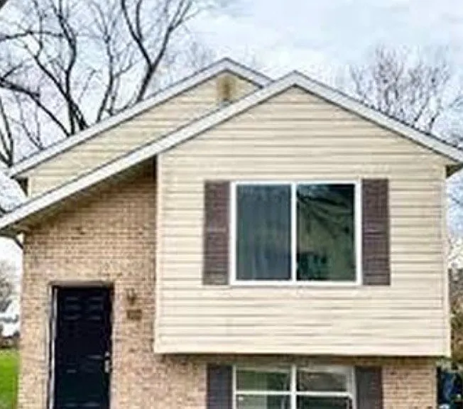 103 Maple Ave — Photo 1