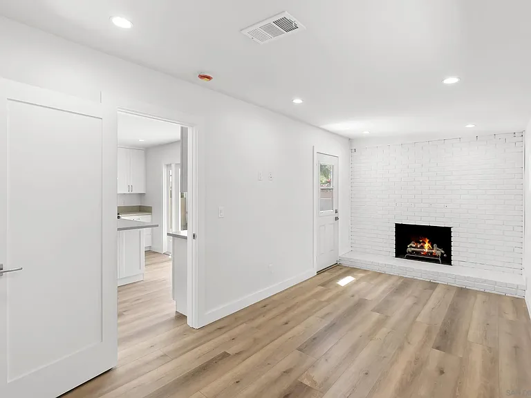 291 Ebony Ave — Photo 23
