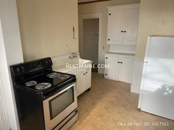 36 3rd St APT 3, Bangor, ME 04401