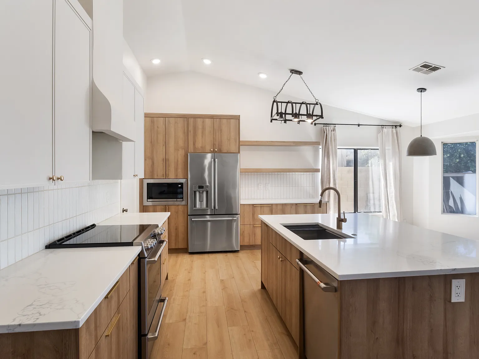 3 bed, 1472 sqft, $3,300 — Photo 3