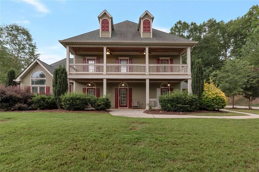 4 bed, 2.5 bath, $9,995 — Photo 2