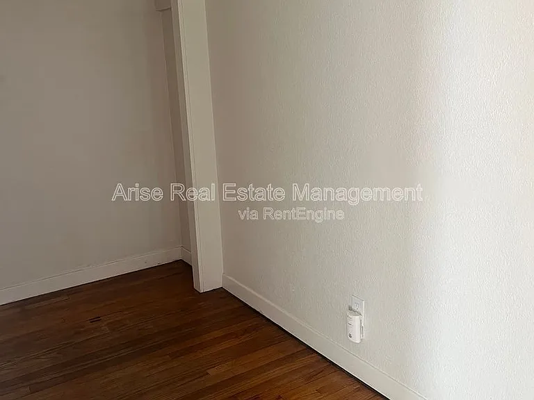 130 SW Canyon Dr #4 — Photo 7