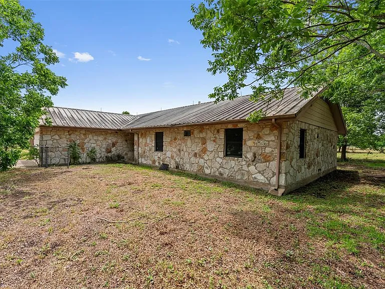 3809 Kelly Ln — Photo 2