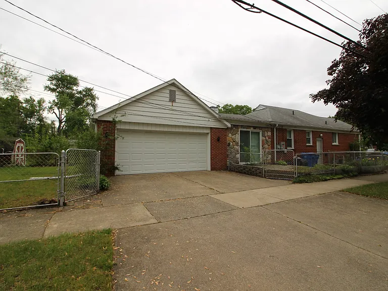 24301 Colgate St — Photo 3