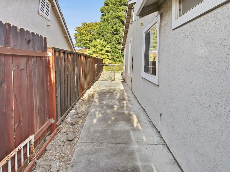 5135 Tehachapi Way — Photo 34