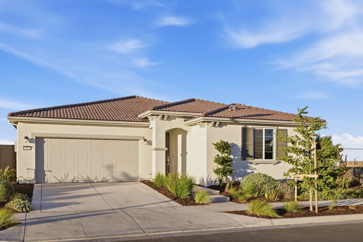 4 bed, 2500 sqft, $3,350 — Photo 2