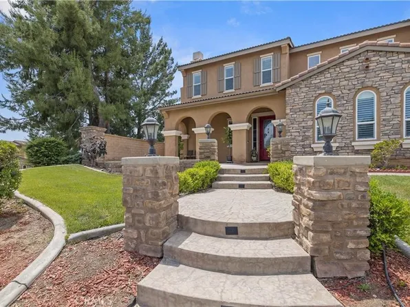 8675 Edelweiss Dr, Corona, CA 92883