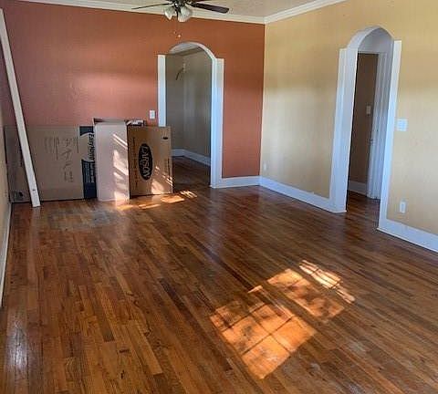 4th image of 930 W Kenedy Ave