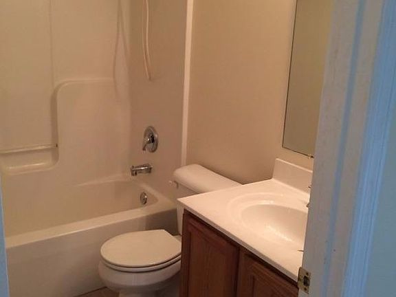 3rd image of 1019 Canterbury Ln